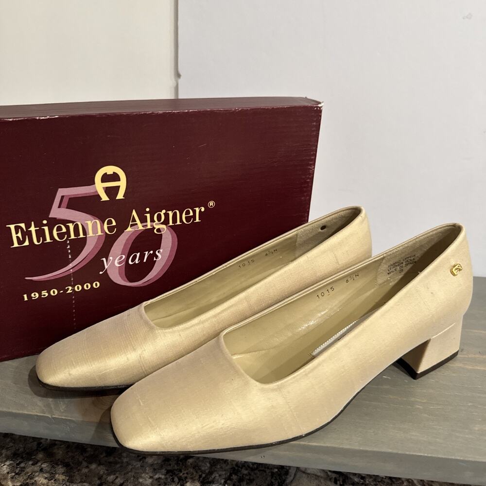 New In Box VTG Etienne Aigner Astoria Alabaster Silk Heel Woman’s Shoe Sz 6.5N
